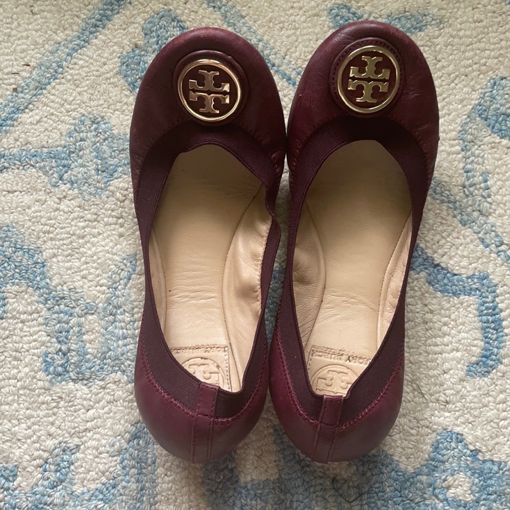 7.5 maroon Tory Burch flats
